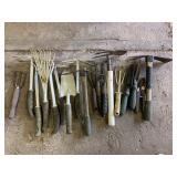 LARGE GROUP OF GARDENING HAND TOOLS