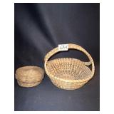 HANDWOVEN BASKET W/ HANDLE 7" H X 8" ROUND