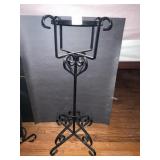 28" H IRON STAND 12" ROUND