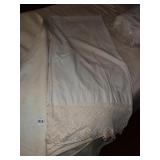 KING COTTON PLUSH BLANKET LOOKS NEW & QN. CROCHET