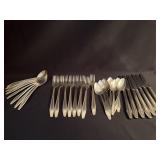 30 PIECES OF WM ROGERS/ONEIDA STAINLESS FLATWARE,