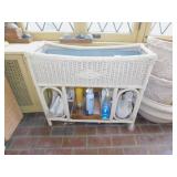 WICKER/RATTAN RAISED FLOWER BOX/PLANTER,