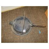 GRISWOLD NO 8 WAFFLE MAKER COMPLETE WITH FIRE