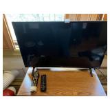 LG TV 32" W/ REMOTE