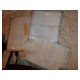 TABLECLOTH & NAPKINS 68 X 104