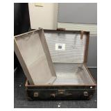 WM. INSALL & SONS TRUNK W/ LID - LIFT OUT TRAY