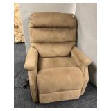 TAN LIFT CHAIR W/ SIDE POCKETS WORKS