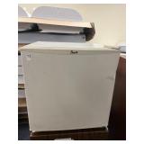 AVANTI WHITE REFRIGERATOR - 19" H X 18.25" X