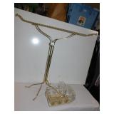 STANDING TOWEL RACK, GOLD TONE, 29.5X28 AND WIRE