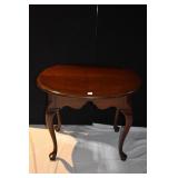 CHERRY THOMASVILLE OVAL TABLE 22.5" H X 23.5" X