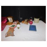 HALSETFIFYHANE SALT/PEPPER SHAKERS, WALL POCKET,