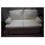LOVESEAT THOMASVILLE CREAM COLOR - 64" W X 37" H