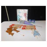 GROUP OF VINTAGE CHILDRENS ITEMS