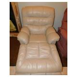 BEIGE LEATHER RECLINER CHAIR, 36WX37DX39H