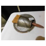 BRUSH W/ WALL PLAQUE, HAMMERED FINISH
