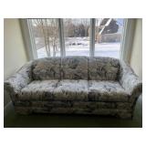 BROYHILL SOFA SLEEPER SOFA VERY CLEAN PASTEL