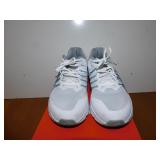 NEW SZ. 10 NIKE TENNIS SHOES WOMEN