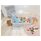 SNAP LOCK CONTAINER FILLED WITH SEWING NOTIONS,