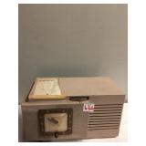 TABLETOP RADIO TELECHON 8 H 67 W/ CLOCK