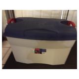 RUBBERMAID HEAVY DUTY TOTE W/ LOCKING LID