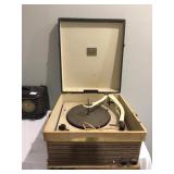 EMERSON RADIO 700 033-PC & SONETTE TURN TABLE 1