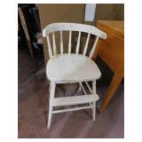 WHITE WOOD HIGHCHAIR