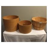 FLOOR MODEL RADIO CARVED LEGS PHILCO # 90