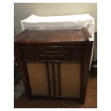 PHILCO FLOOR MODEL RADIO MODEL 60817