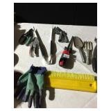 GARDEN TRIMMING TOOLS PLANTER, ETC.