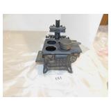 MINIATURE CAST IRON STOVE QUEEN