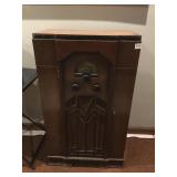 WARDS AIRLINE FREE STANDING RADIO MODEL 00B,