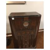 FLOOR MODEL RADIO RCA VICTOR TUBE RADIO C8-15