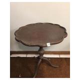 23.5 ROUND, 27H WOOD PEDESTAL TABLE