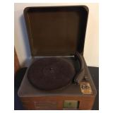 SONORA PHONOGRAPH / RADIO MODEL RGF-212, 11X13X8