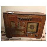 PHILCO TABLETOP RADIO MODEL 40-424 WITH CORD