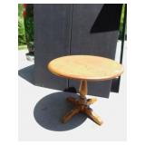 ROUND KITCHEN TABLE 29" H X 34" ROUND