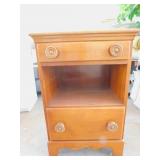 MAPLE SIDE TABLE W/ DRAWER