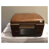 RCA VICTOR VICTROLA TURNTABLE AND RADIO B009542