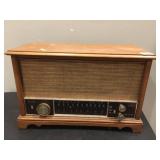 ZENITH AM/FM TABLETOP RADIO MODEL K731