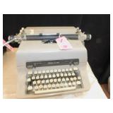 ROYAL 440 TYPEWRITER