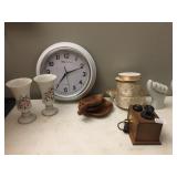 2 CLOSED FIST VASES, BATTERY OP TEA LIGHTS MINI