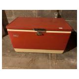 VINTAGE COOLER HAS INSERT TRAY & COOLER NOT .