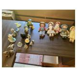 GROUP OF DOLLS INCL WALT DISNEY DUCK AND OTHERS