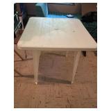 PLASTIC ROUNDED EDGE PATIO TABLE 29" X 29" USED