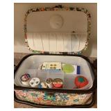 SEWING KIT WITH HANDLE