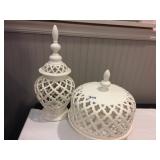 RAISED CAKE PLATE AND MATCHING DECORATIVE URN