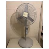 FLOOR FAN