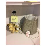 VINTAGE LOOK DOG DESK LAMP WITH HOUNDSTOOTH SHADE