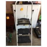 FOLDING STEP LADDER