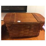 LARGE DOUBLE HANDLED WOVEN PICNIC BASKET WITH